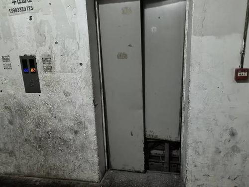 电梯坏了的视频,电梯故障紧急救援现场纪实