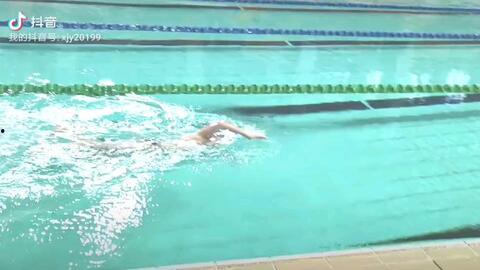 初学蛙泳技巧视频教程,跟随视频教程轻松掌握蛙泳技巧